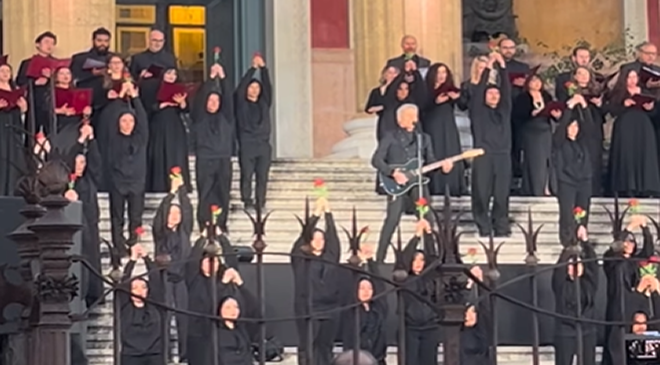 Claudio Baglioni a Palermo: Sorpresa davanti al Teatro Massimo il 25 Aprile